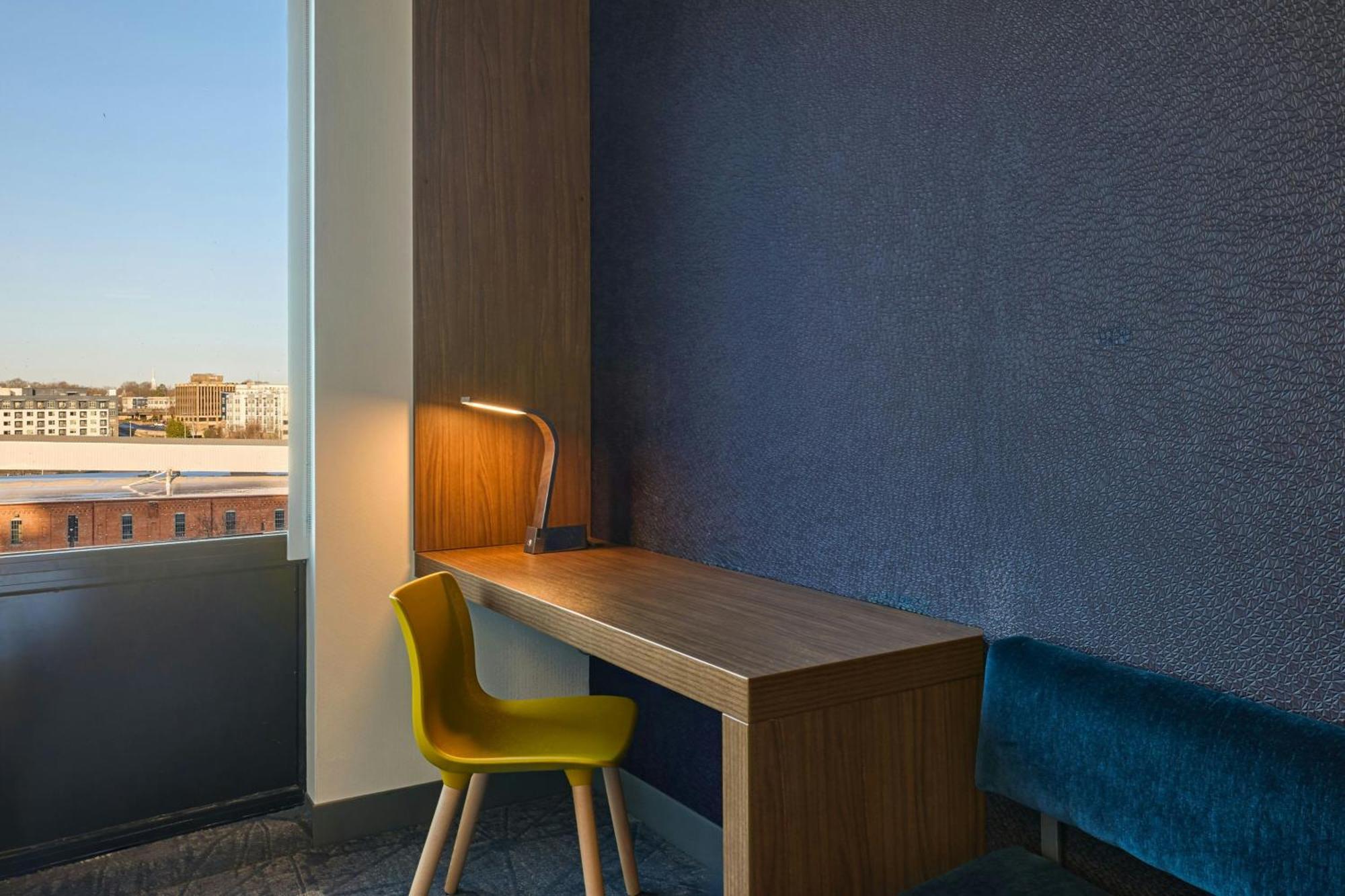 Aloft Downtown Hotel 4*